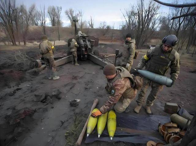 皇冠体育APP_一口气倾泻5000枚导弹皇冠体育APP,乌军瞬间回血,俄立马召唤大部队上场