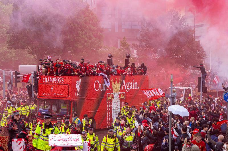 皇冠足球平台代理_英超前瞻:利物浦有懈可击 新赛季军枪城车四队争冠