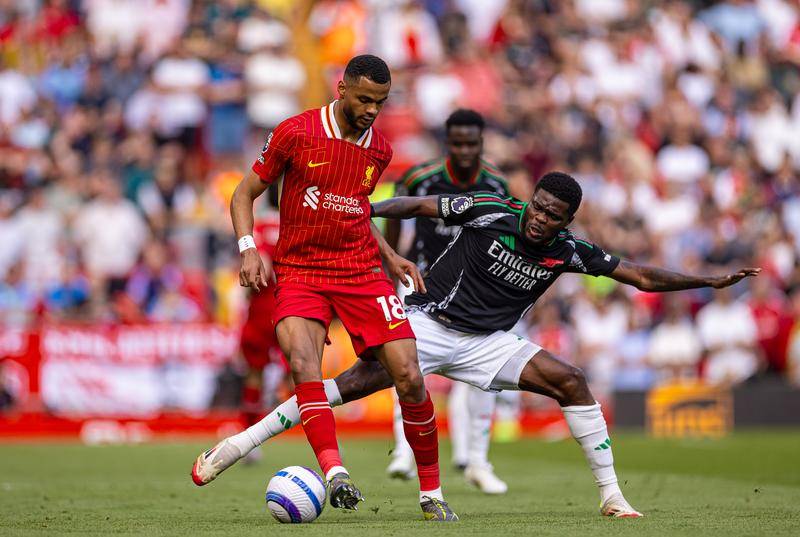 皇冠足球平台代理_英超前瞻:利物浦有懈可击 新赛季军枪城车四队争冠