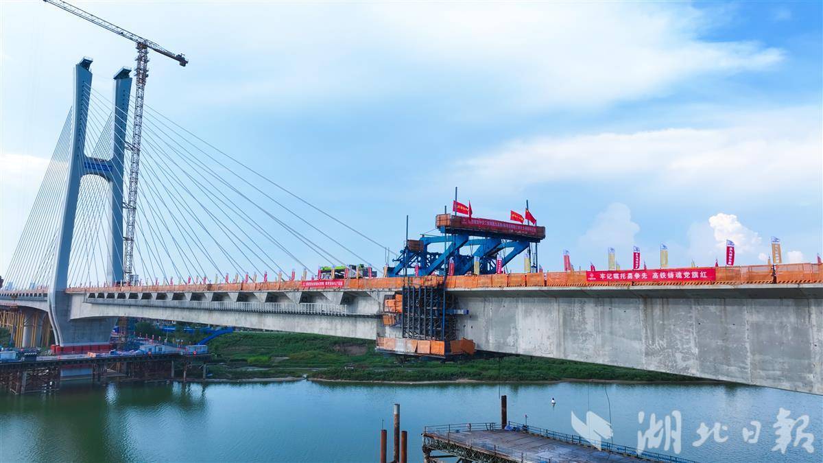 洪都拉斯国家联赛_在鄂央企承建洪都拉斯国家联赛!昌九高铁南昌扬子洲赣江公铁大桥合龙