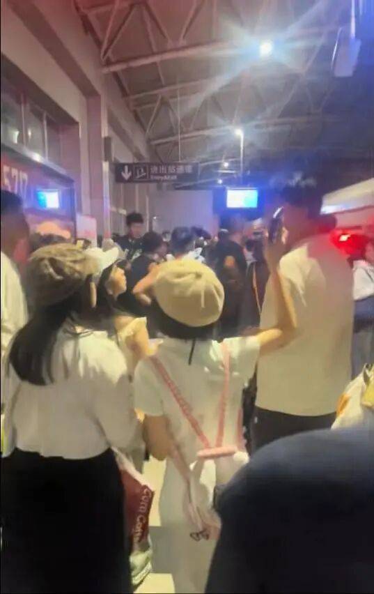 皇冠登一登二登三区别_大连地铁发生故障停运一小时皇冠登一登二登三区别,目击者称看到120和警车,工作人员否认列车和人相撞,故障原因在落实中