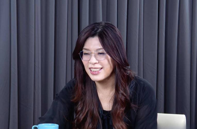 皇冠信用网开户
_两岸和平统一还远吗?登机赴京前皇冠信用网开户
,郑丽文公布人事名单,朱立伦回应特殊,不准打破惯例!