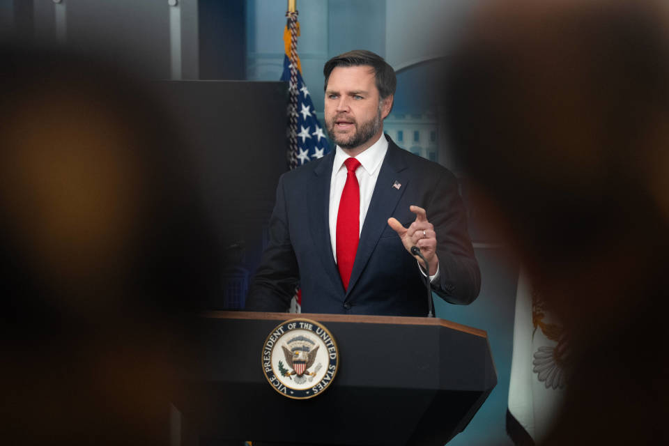 皇冠信用网APP下载
_哈马斯“假装寻找遗体”皇冠信用网APP下载
,激怒以色列撕毁停火协议