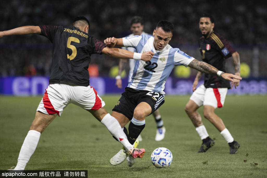 皇冠信用网开户
_梅西1球3助率队晋级皇冠信用网开户
,赛后与辛辛那提球员换球衣,感动全场!