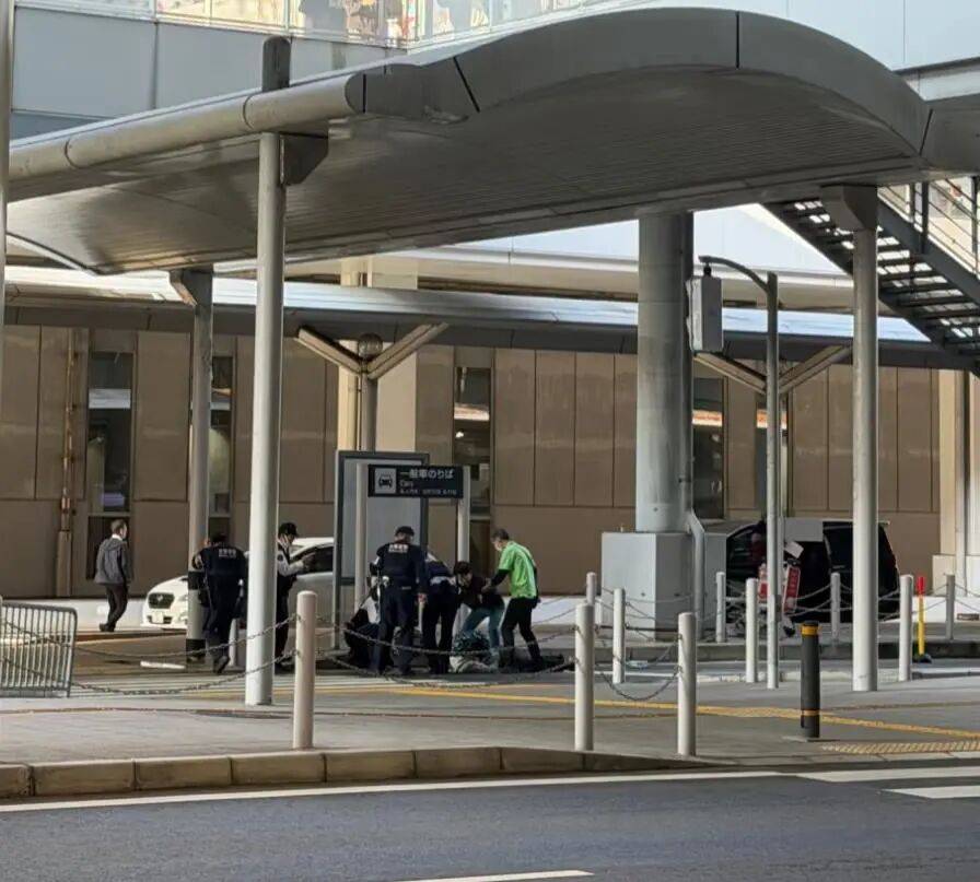 皇冠信用盘最新地址
_一名中国男子在日本关西机场坠亡皇冠信用盘最新地址
,警方:其与母亲一同赴日旅游,具体情况正在调查