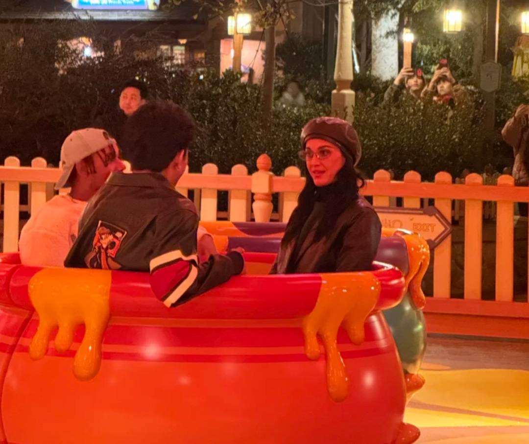 皇冠信用網怎么开通
_知名女歌手在上海迪士尼被偶遇皇冠信用網怎么开通
,见证求婚!“一时不知道谁更幸福”