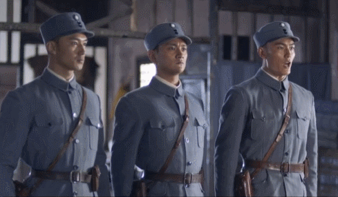 棒球
_祁团长:“放你X的狗屁棒球
!不想打仗就滚!”这才是最过瘾的脏话