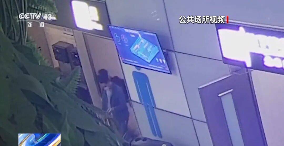 底特律活塞 vs 亚特兰大老鹰
_广州南站底特律活塞 vs 亚特兰大老鹰
,一男子频繁“上厕所”,被警方盯上