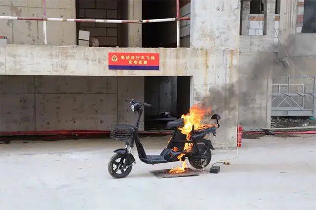 皇冠体育App下载
_集中曝光皇冠体育App下载
!郑州市2025年11月共发生13起电动自行车火灾!