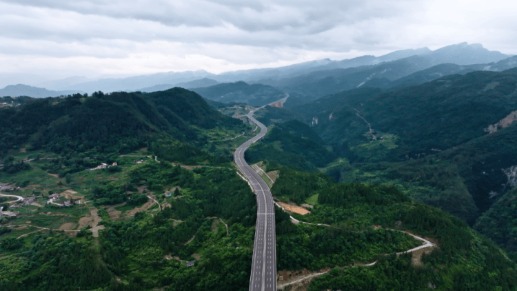 皇冠足球平台代理_渝湘复线高速本月全线通车！重庆中心城区⇄酉阳皇冠足球平台代理，车程缩短约60分钟