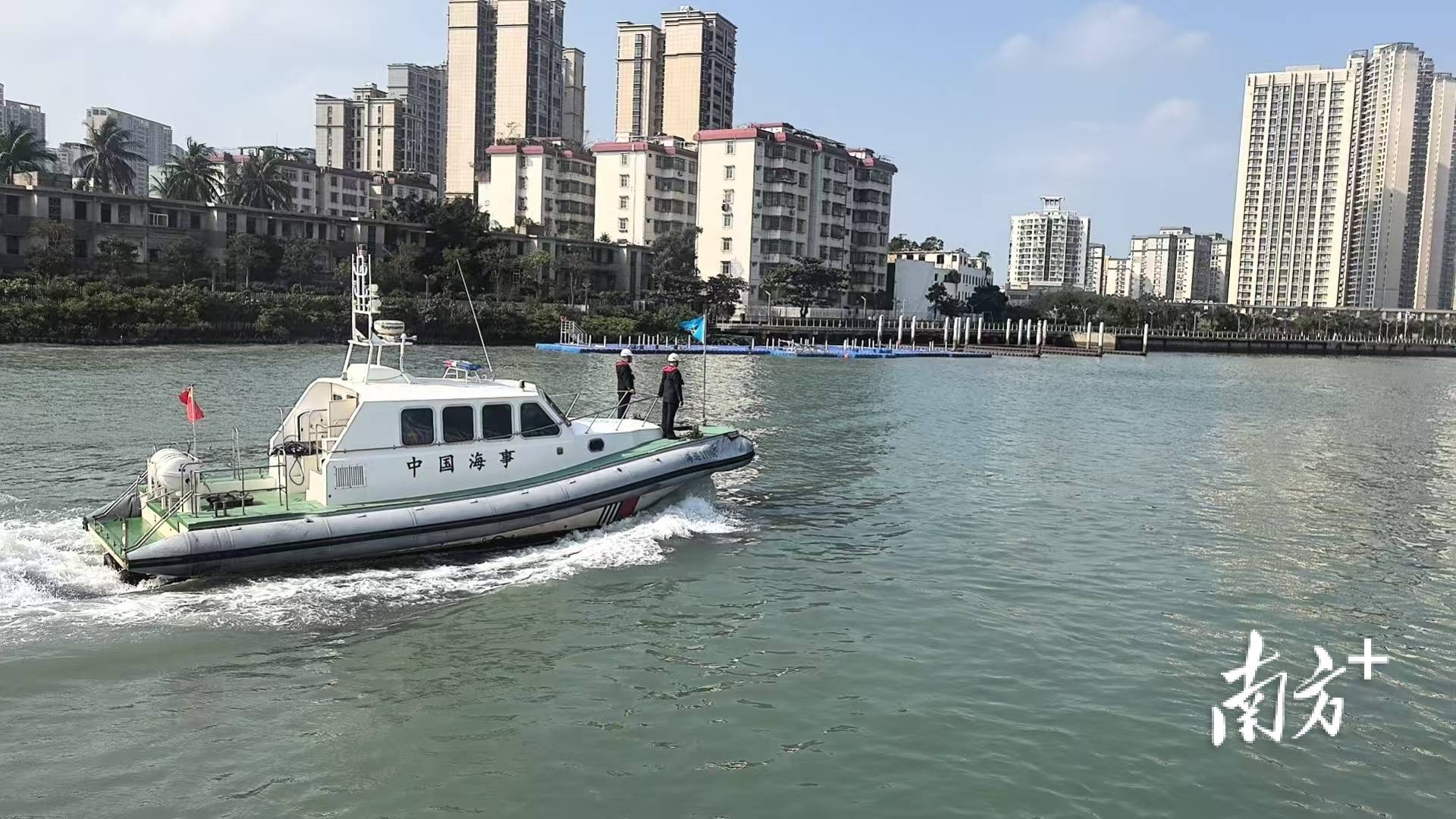 出租彩票网站
_琼粤13部门联动出击出租彩票网站
,封关首日驱离8艘违规渔船!