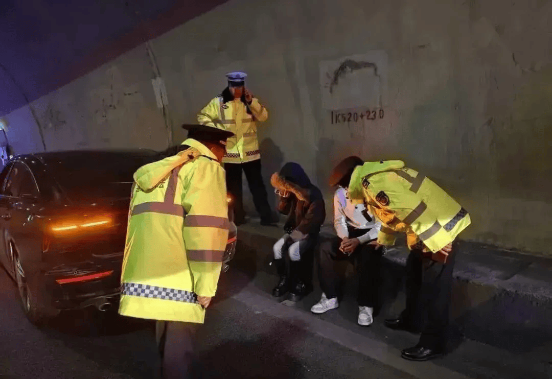 皇冠足球会员注册
_高速上刹车失灵!小轿车时速115狂奔490公里皇冠足球会员注册
,司机4个半小时高度紧张,下车后浑身发抖无法说话