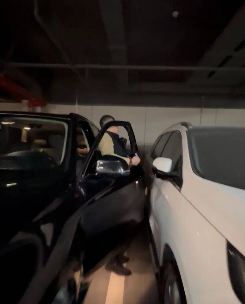 皇冠球盘app_“根本打不开门!”北京一业主买了小区地下车位皇冠球盘app,上下车却遇难题…