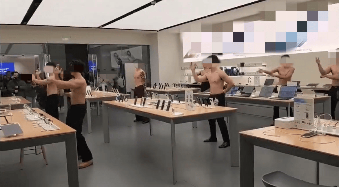 正版皇冠信用网址_商场回应“请男士脱衣宣传被指擦边”:已下架商场内品牌店相关视频