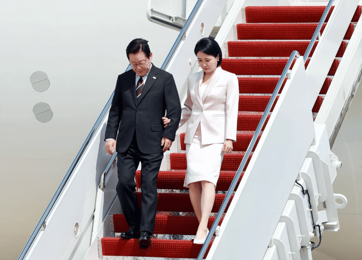 世界杯皇冠信用网代理_中方国宴款待世界杯皇冠信用网代理,李在明妻子在华做饭,韩国发帖感叹,对华换了个新称呼