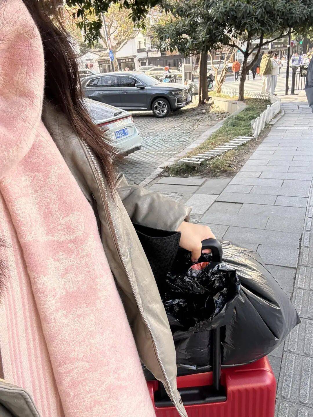 皇冠ag mos011
_清晨意外掉入西湖皇冠ag mos011
,却被一群人“团宠”!22岁广州姑娘直呼:杭州真好!