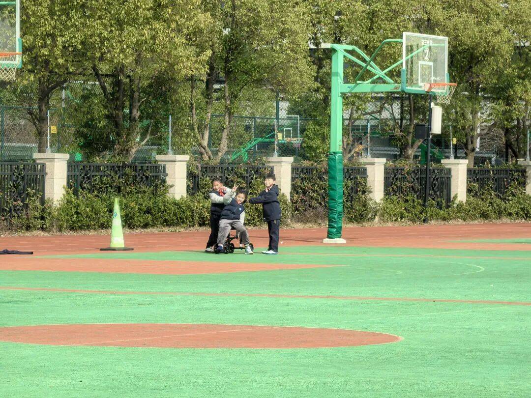 皇冠信用网注册网址_杭州小学女生躲在厕所偷偷哭皇冠信用网注册网址,医生建议休学!没想到2个月来,她一节课没落下!“原来除了爸爸妈妈,还有那么多人爱我”