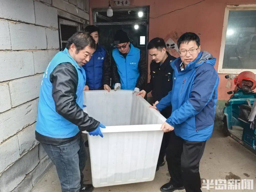 皇冠信用网会员_神奇！青岛渔民出海捕到一条怪鱼皇冠信用网会员，身价昂贵！