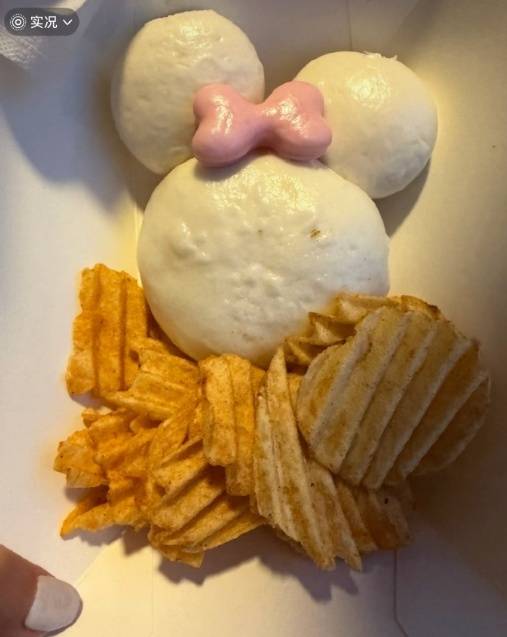 信用网怎么开户_上海迪士尼十周年限定“米妮蒸包”一份70元引争议信用网怎么开户，实物为三个包子搭配薯片