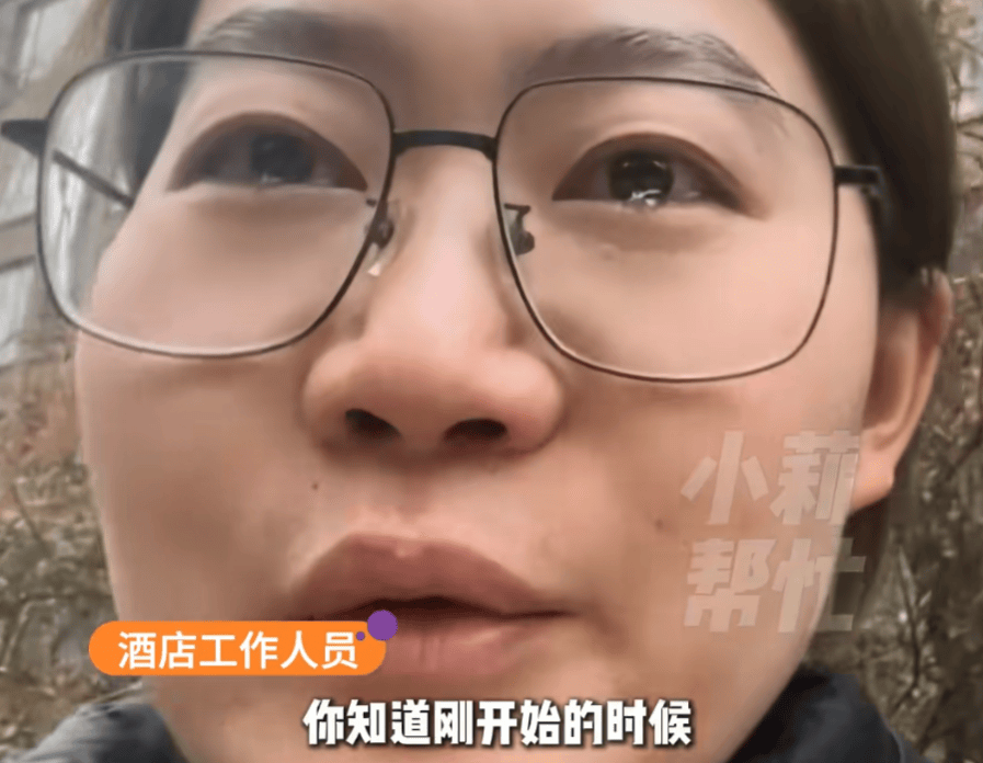 怎么申请皇冠信用网_河南6岁男童被25岁妈妈“遗忘”酒店半月!酒店工作人员自发当起“临时妈妈”怎么申请皇冠信用网,妈妈终于现身,孩子紧抱不愿松手!网友:希望以后被善待